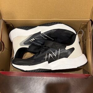 New Balance Rave Run v2  Bungee Lace with Top Strap Athletic Sneakers